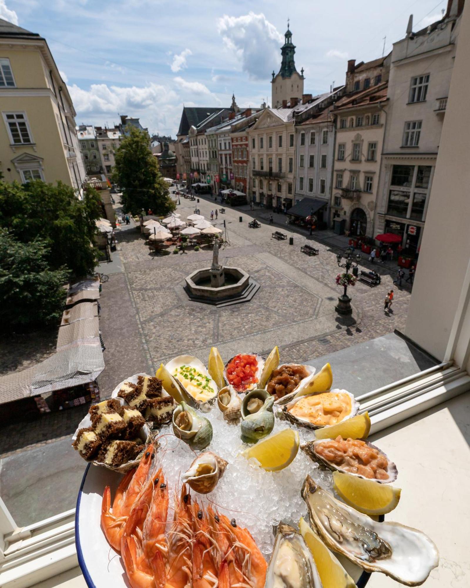 Oysters & Bubbles Gastro Hotel. Rynok Square Hotel Lviv